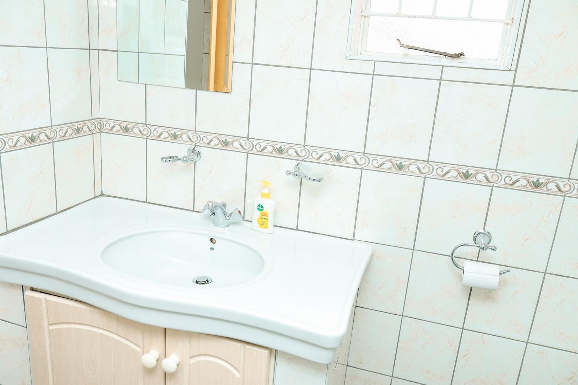 Emerald Bed&Breakfast Windhoek Bagian luar foto