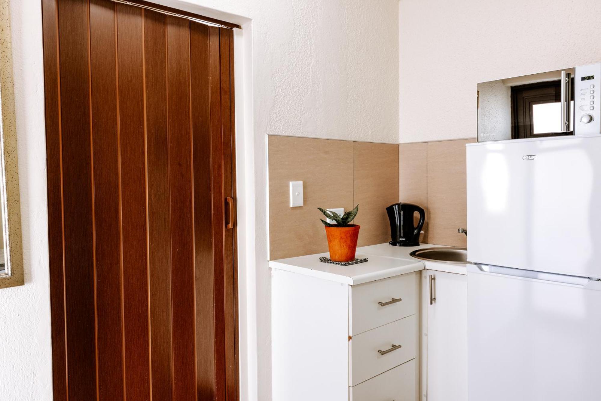 Emerald Bed&Breakfast Windhoek Bagian luar foto
